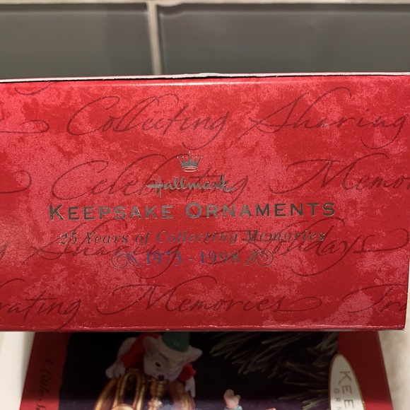 Hallmark Keepsake Ornament 1998 - Picture 8 of 8